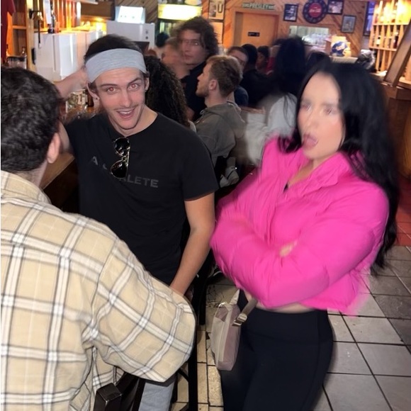 Meet your Posher, Jade - Picture 3 of 4